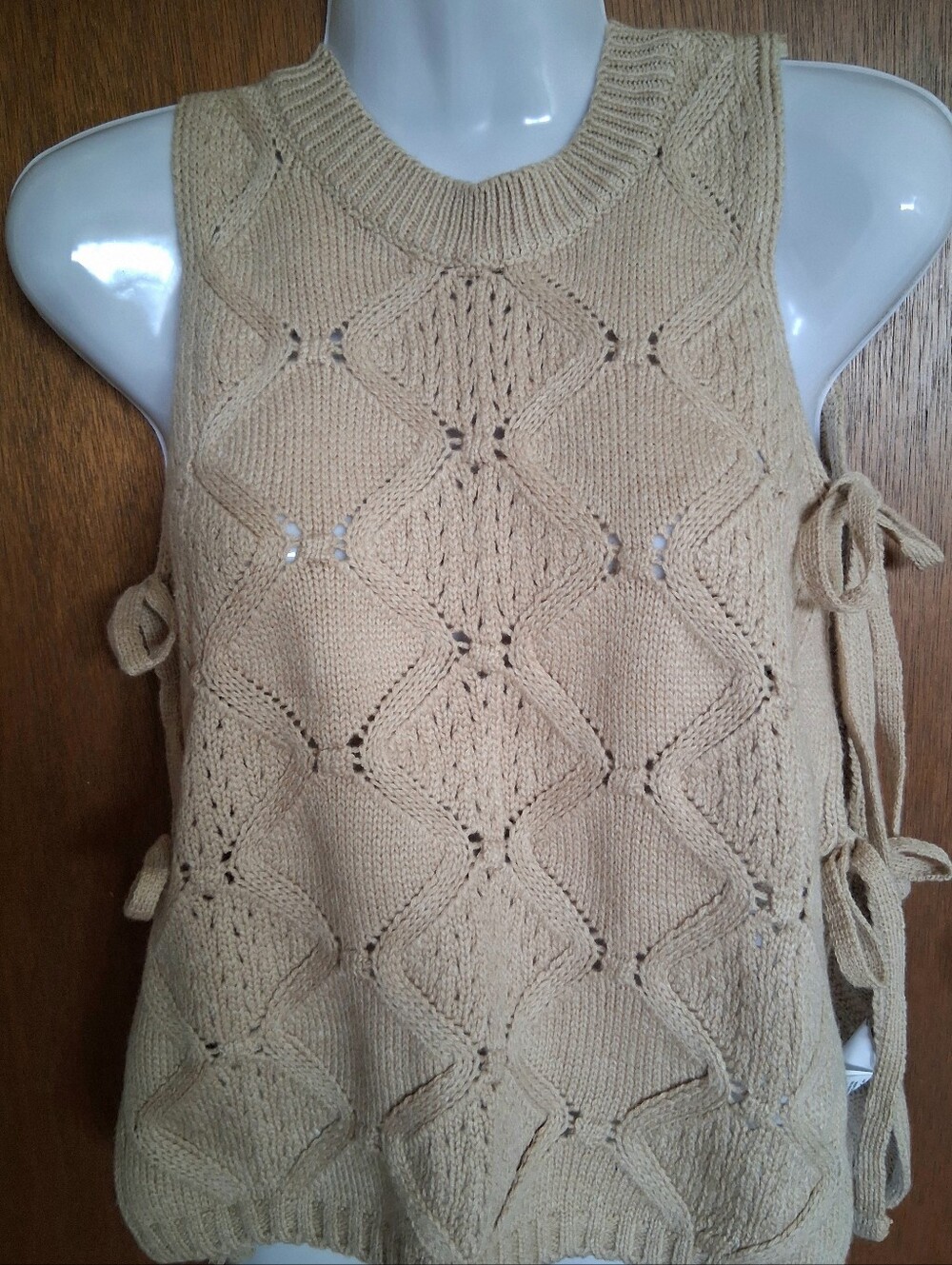 ZUDIO SLEEVELESS KNIT SIDE-TIE SWEATER VEST IN BEIGE